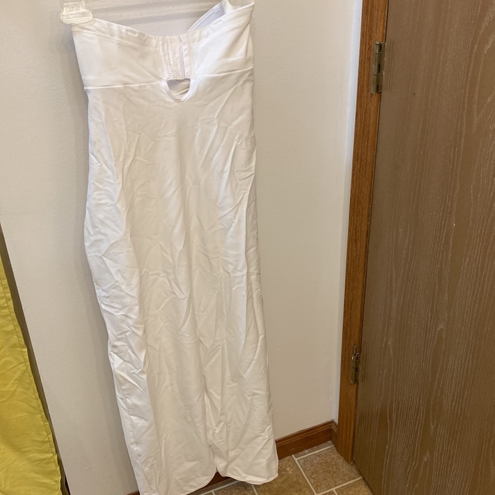 Q-T Intimates Full Length Slip, 34c - image 2